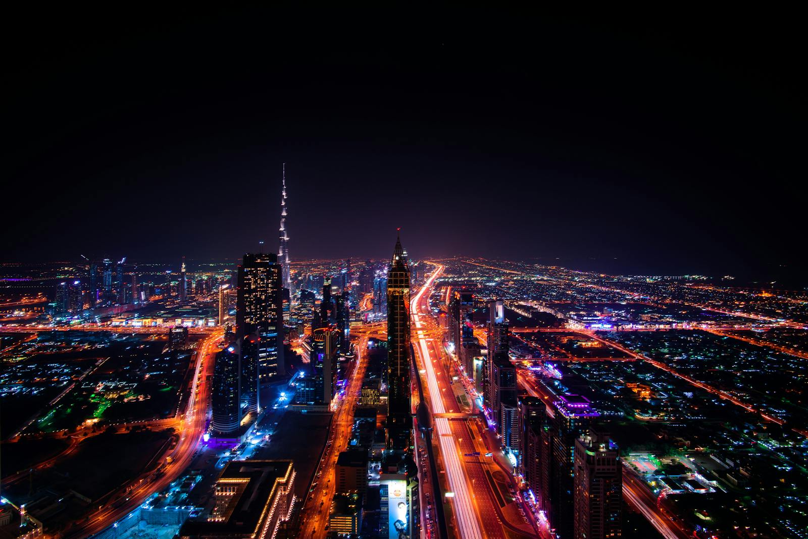 Essential Etiquette Tips for Expats Living in Dubai