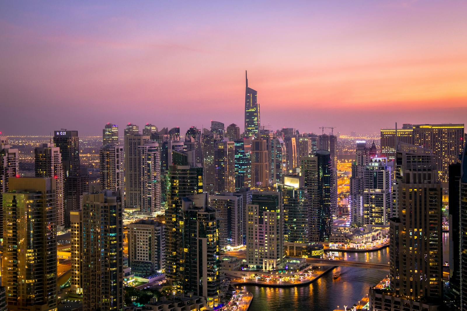 The Essential Guide to Relocating to Dubai: Tips and Insights for Expats